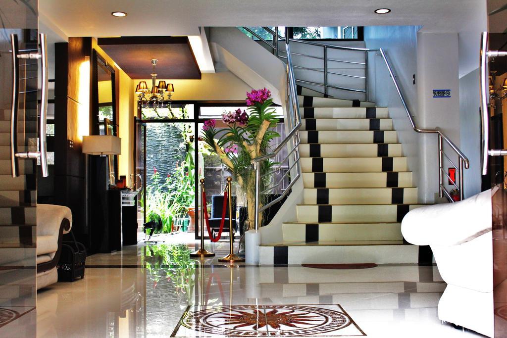 Peridot Suites Davao City Extérieur photo